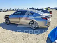 2019 Lexus ES350 photo