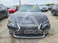 2019 Lexus ES350 photo