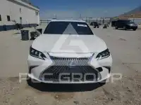2019 Lexus ES300 photo