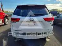 2019 Toyota Highlander photo