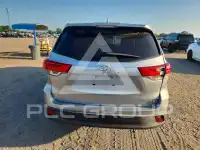 2019 Toyota Highlander photo
