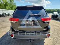 2019 Toyota Highlander photo