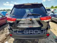 2019 Toyota Highlander photo