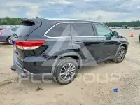 2019 Toyota Highlander photo