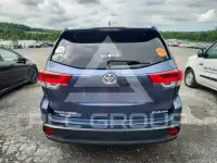 2019 Toyota Highlander photo