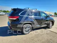 2019 Toyota Highlander photo