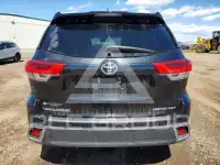 2019 Toyota Highlander photo