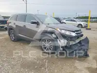 2019 Toyota Highlander photo