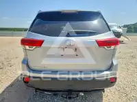 2019 Toyota Highlander photo