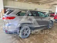 2019 Toyota Highlander photo