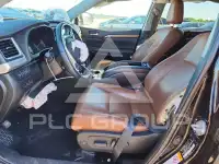 2019 Toyota Highlander photo