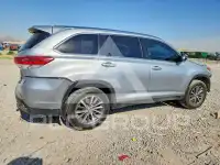 2019 Toyota Highlander photo
