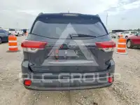 2019 Toyota Highlander photo