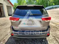 2019 Toyota Highlander photo