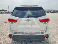 2019 Toyota Highlander photo