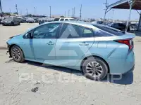 2019 Toyota PRIUS photo