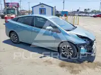 2019 Toyota PRIUS photo