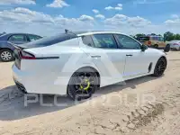 2019 KIA Stinger photo