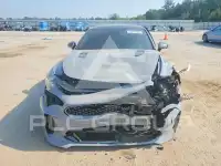 2019 KIA Stinger photo