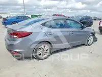2019 Hyundai Elantra photo