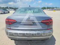 2019 Volkswagen Passat photo