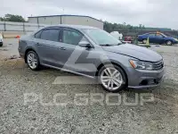 2019 Volkswagen Passat photo