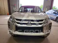 2020 Mitsubishi OUTLANDER фото