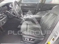 2020 BMW 750 photo