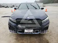 2020 BMW 750 photo