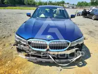 2020 BMW 330 photo