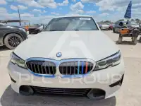 2020 BMW 330 photo