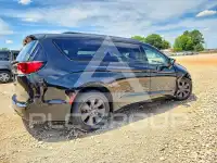 2020 Chrysler PACIFICA photo