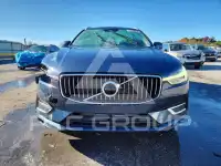 2020 Volvo XC60 photo