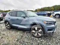 2020 Volvo XC40 фото