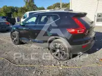 2020 Volvo XC40 фото