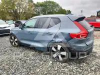 2020 Volvo XC40 фото