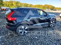 2020 Volvo XC40 фото