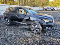 2020 Volvo XC40 фото