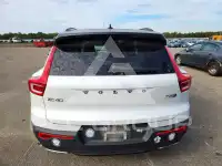 2020 Volvo XC40 фото