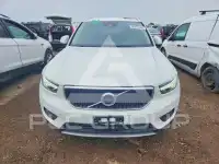 2020 Volvo XC40 photo