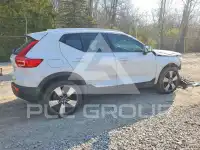 2020 Volvo XC40 photo