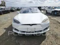 2020 Tesla Model S фото