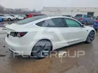 2020 Tesla Model 3 фото