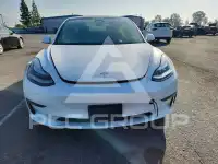 2020 Tesla Model 3 фото