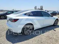 2020 Tesla Model 3 фото