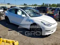 2020 Tesla Model 3 фото