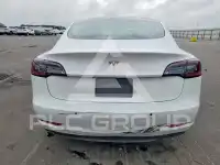 2020 Tesla Model 3 фото