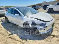 2020 Tesla Model 3 фото