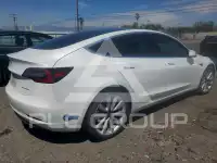 2020 Tesla Model 3 фото