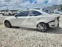 2020 Lexus IS photo